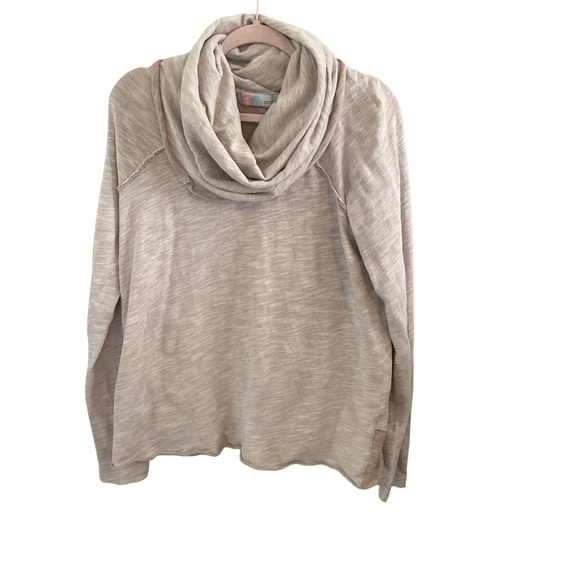 Free People Tops - Women’s tan, cowl neck Free People beach top, size‎ small/medium